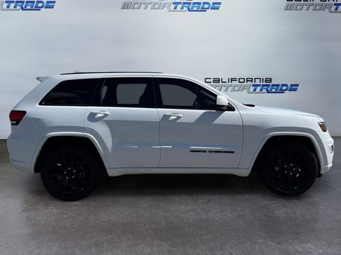 Used 2019 Jeep Grand Cherokee Altitude image 4