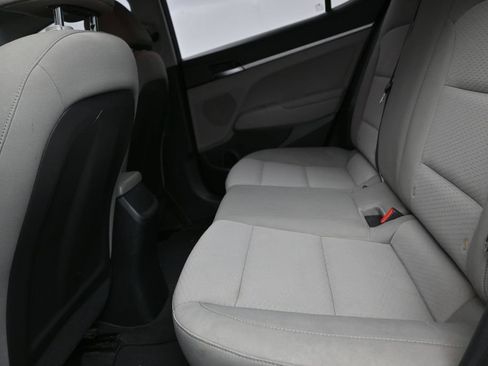 Used 2020 Hyundai Elantra SE FWD image 14