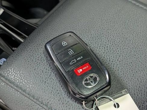 Used 2025 Toyota Camry XSE AWD/4WD image 28