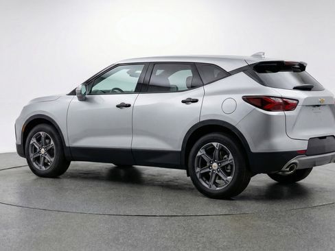 Used 2025 Chevrolet Blazer LT FWD image 6