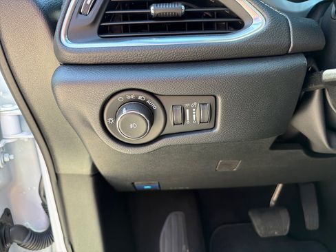Used 2026 Chrysler Pacifica Limited FWD image 14
