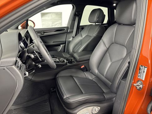 Used 2025 Porsche Macan image 5