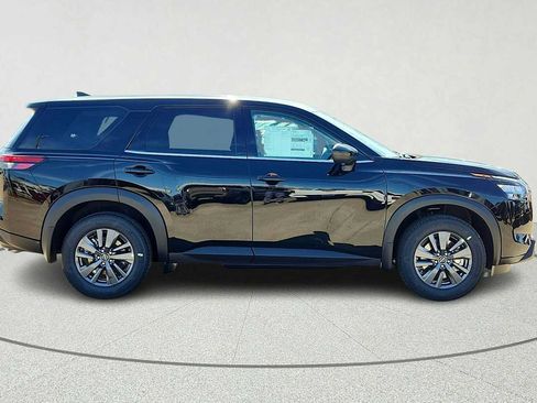 Used 2024 Nissan Pathfinder S FWD image 9