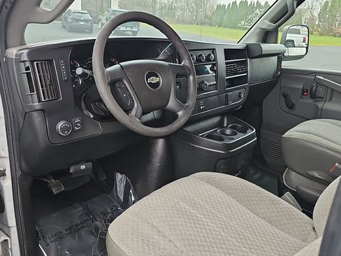 Used 2018 Chevrolet Express 3500 w/ Driver Convenience Package image 13