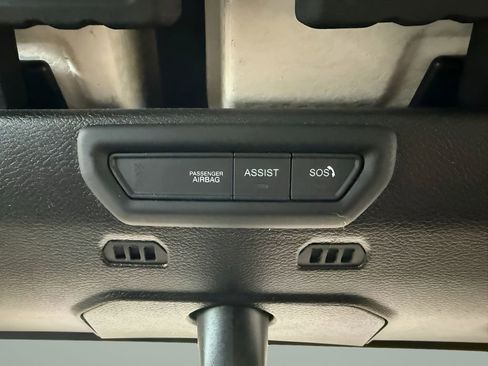 Used 2020 Jeep Wrangler Unlimited Sahara AWD/4WD image 17