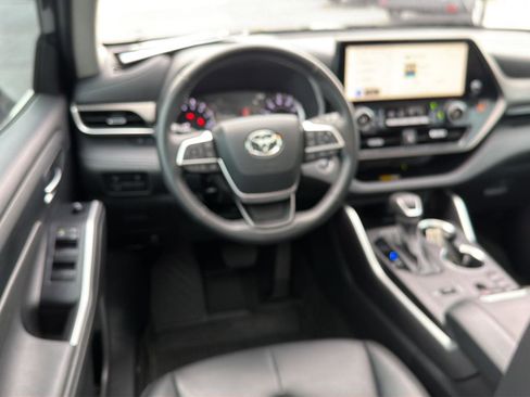 Used 2023 Toyota Highlander XLE FWD image 19