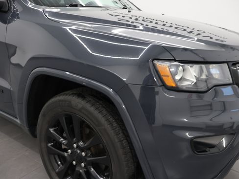 Used 2018 Jeep Grand Cherokee Altitude AWD/4WD image 23