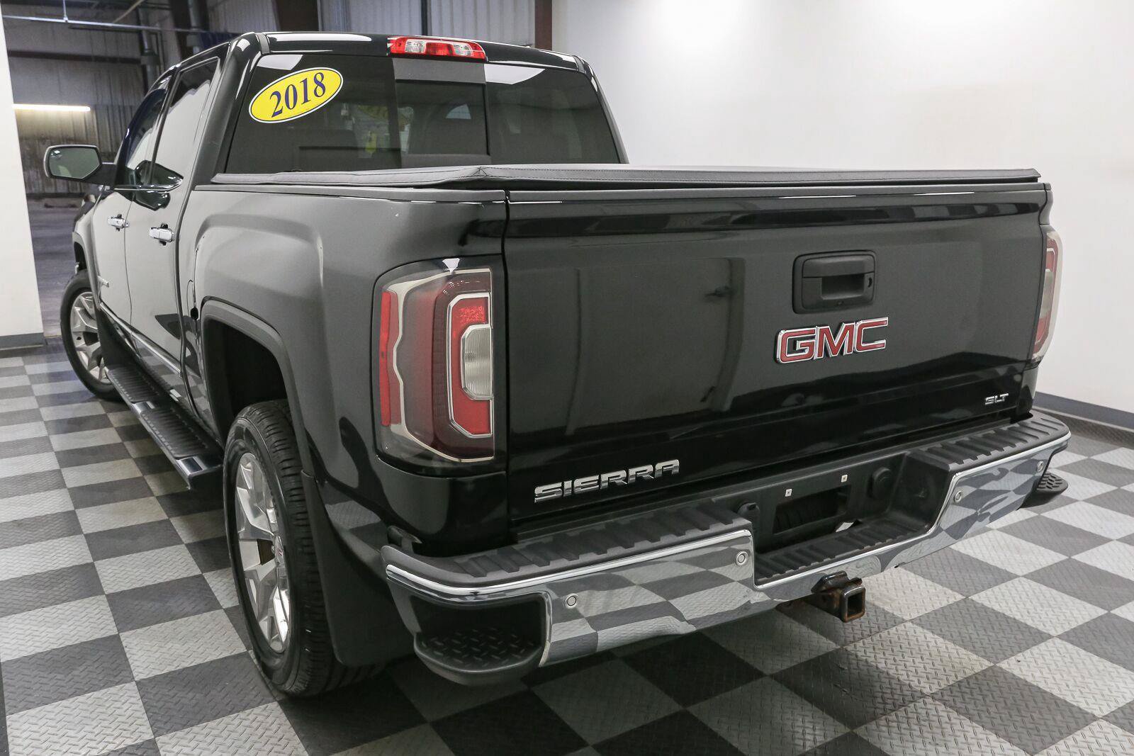 Used 2018 GMC Sierra 1500 SLT w/ SLT Premium Package AWD/4WD image 10