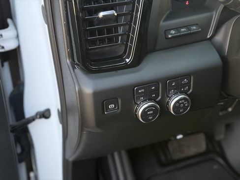 Used 2024 GMC Sierra 2500 AT4 w/ AT4 Premium Plus Package AWD/4WD image 19