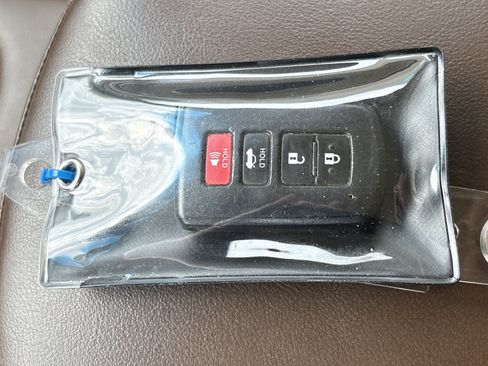 Used 2015 Toyota Avalon Limited FWD image 36
