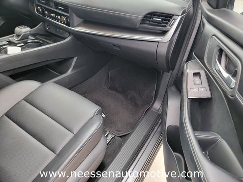 Used 2024 Nissan Rogue SV w/ SV Premium Package image 9