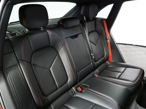 Certified 2024 Porsche Macan S AWD/4WD image 23