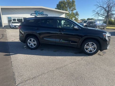 Used 2024 GMC Terrain SLE image 13