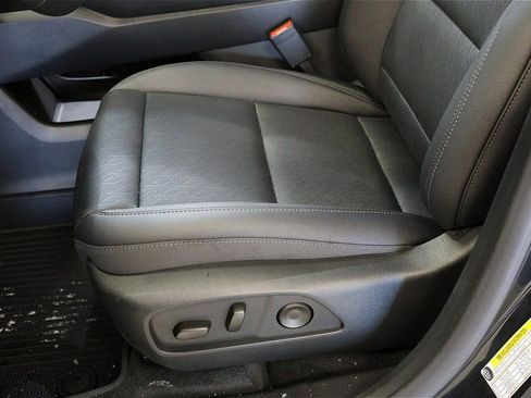 New 2026 Chevrolet Equinox LT w/ Convenience Package II FWD image 16