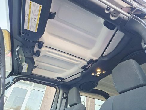 Used 2022 Jeep Wrangler Sport S image 12