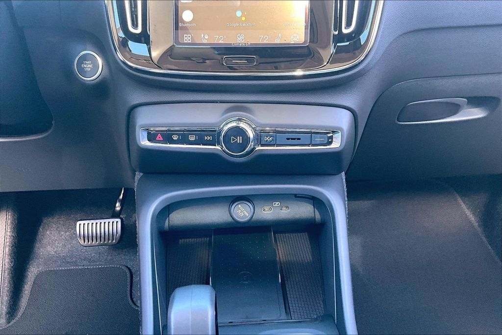 Used 2026 Volvo XC40 B4 Core FWD image 33