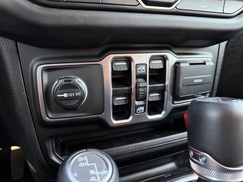 Used 2025 Jeep Gladiator Sport AWD/4WD image 20