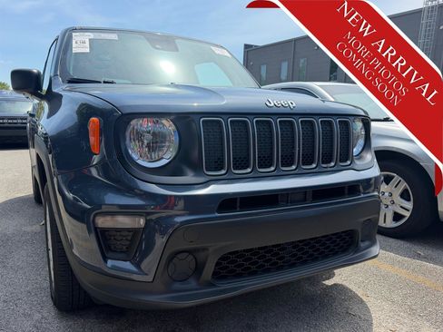 Used 2023 Jeep Renegade Latitude AWD/4WD image 3