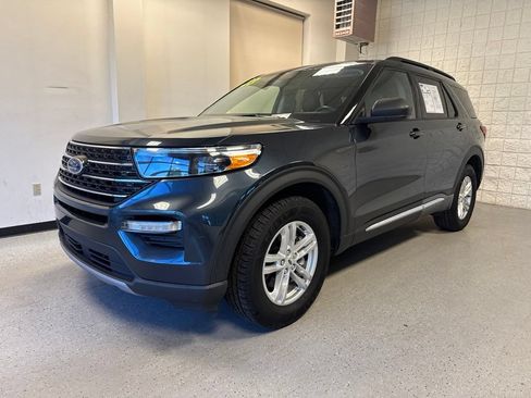 Used 2023 Ford Explorer XLT w/ Equipment Group 202A AWD/4WD image 2
