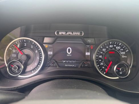 Used 2019 RAM 1500 Laramie AWD/4WD image 16