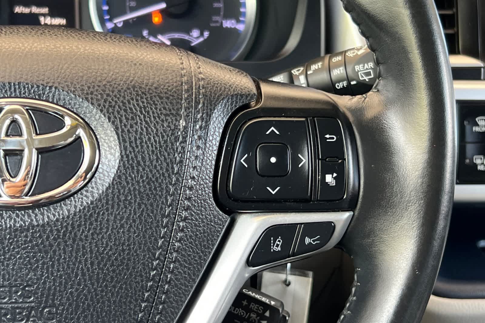 Certified 2019 Toyota Highlander Plus FWD image 27