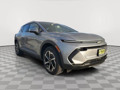 New 2026 Chevrolet Equinox EV LT image 2