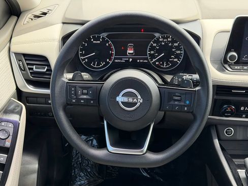 Used 2023 Nissan Rogue SV FWD image 19