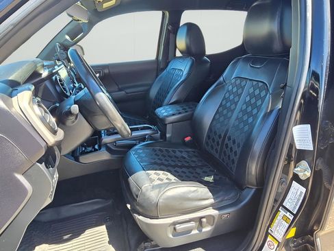 Used 2020 Toyota Tacoma TRD Off-Road w/ Technology Package AWD/4WD image 25