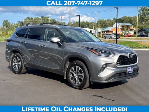 Used 2026 Toyota Highlander XLE AWD/4WD image 3