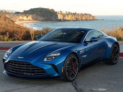Used 2025 Aston Martin V8 Vantage Coupe RWD image 2