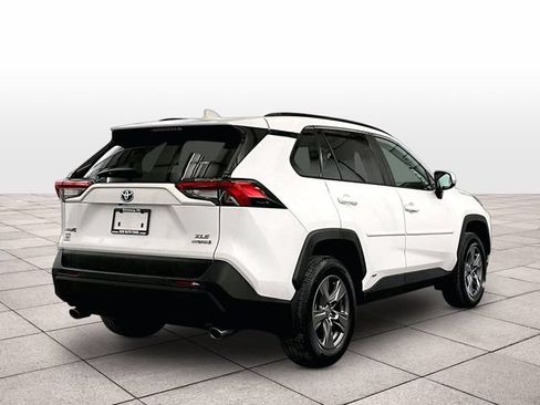 Used 2022 Toyota RAV4 XLE w/ XLE Grade Weather Package AWD/4WD image 11