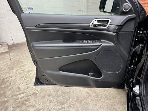 Used 2022 Jeep Grand Cherokee Laredo X image 10