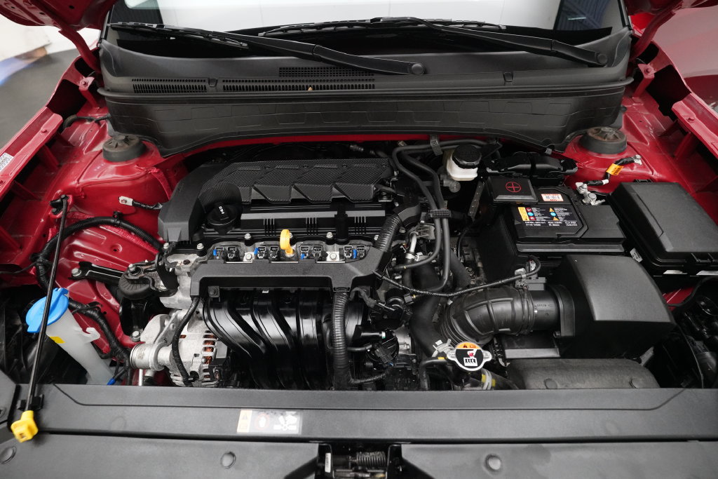 Used 2023 Hyundai Venue SEL FWD image 3