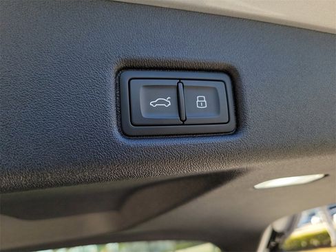 Used 2025 Audi Q5 Premium Plus w/ Premium Plus image 30