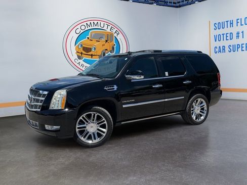 Used 2014 Cadillac Escalade Platinum RWD image 2