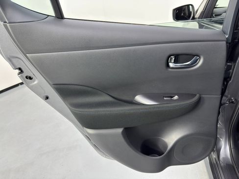 Used 2025 Nissan Leaf S image 36