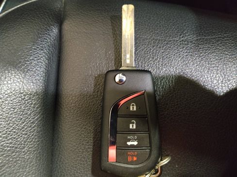 Used 2021 Toyota Camry SE FWD image 32