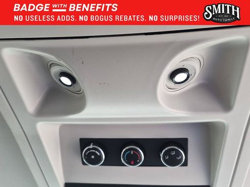 Used 2013 Volkswagen Routan SE FWD image 14