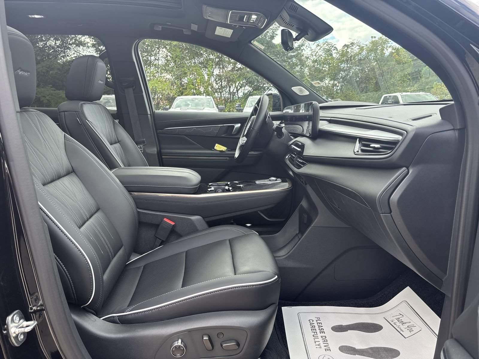Used 2026 Buick Enclave Avenir w/ Super Cruise Package FWD image 28