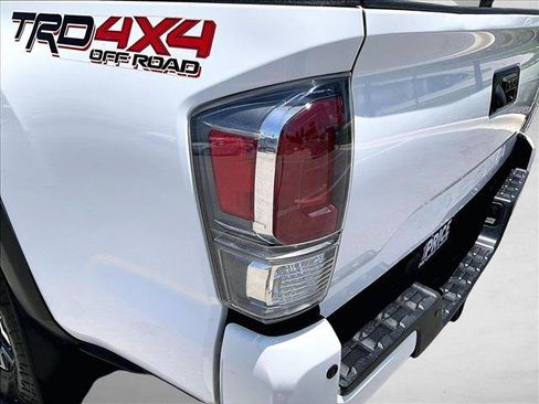 Used 2021 Toyota Tacoma TRD Off-Road w/ Technology Package AWD/4WD image 29