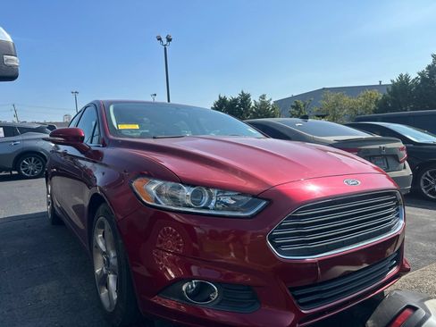 Used 2016 Ford Fusion SE FWD image 2