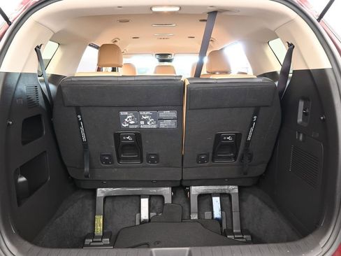 Used 2024 Kia Carnival LX FWD image 33