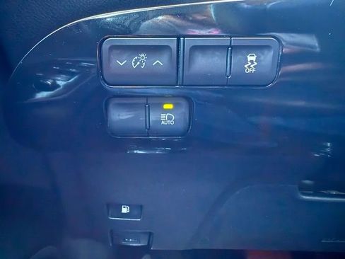 Used 2016 Toyota Prius Three Touring image 12