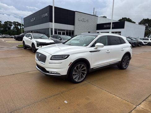 Used 2022 Lincoln Nautilus Reserve w/ Equipment Group 202A AWD/4WD image 2