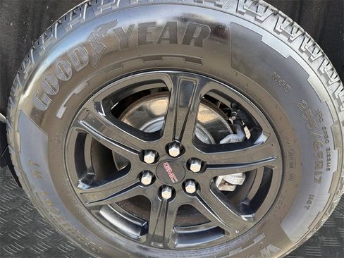 Used 2020 GMC Acadia AT4 image 21