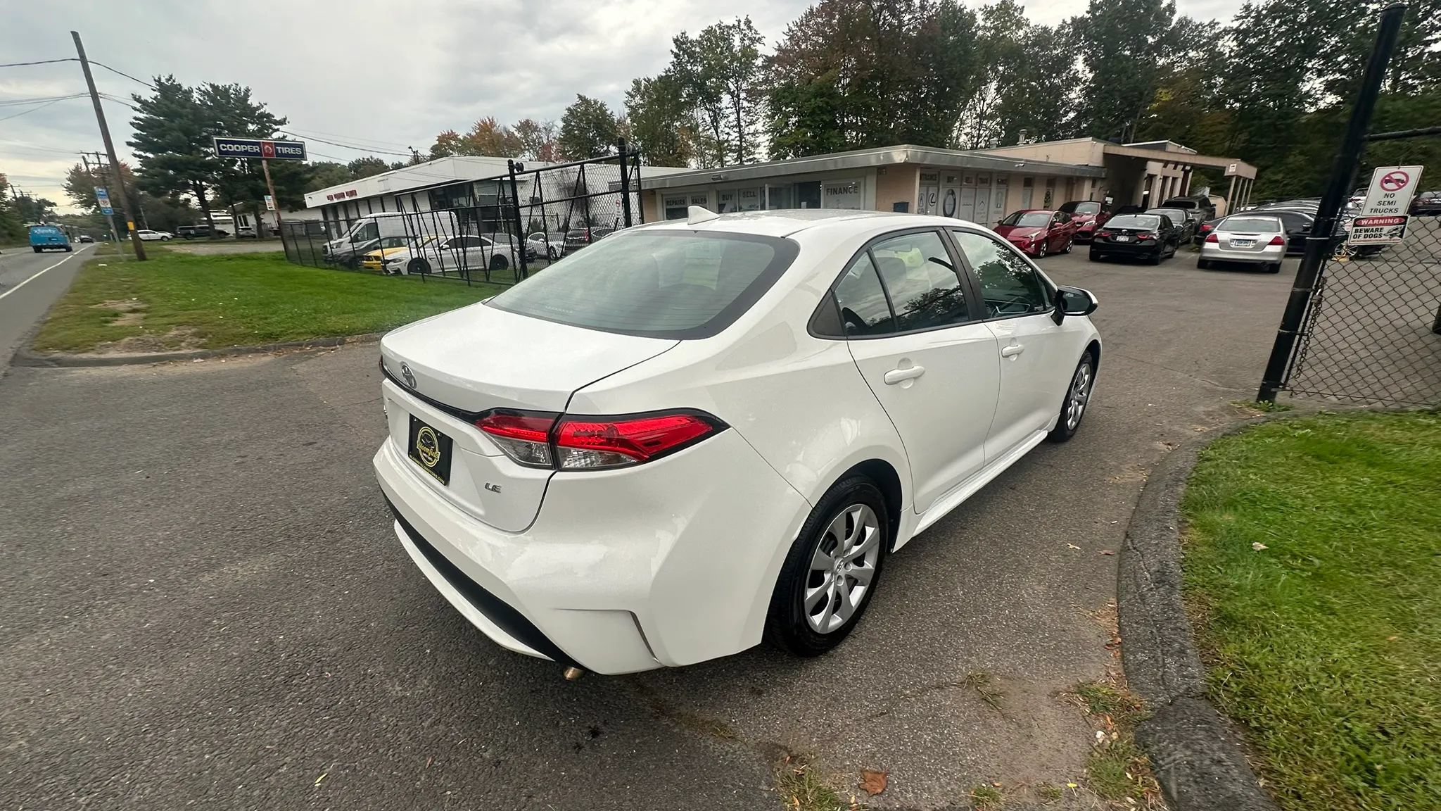 Used 2021 Toyota Corolla LE FWD image 5