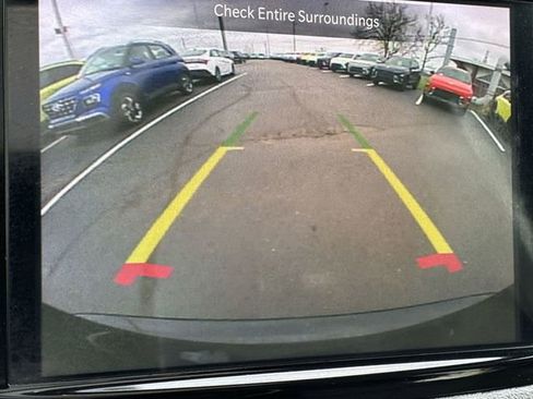 Used 2025 Chrysler Pacifica Limited image 22