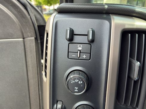 Used 2018 GMC Sierra 2500 Denali w/ Duramax Plus Package AWD/4WD image 28