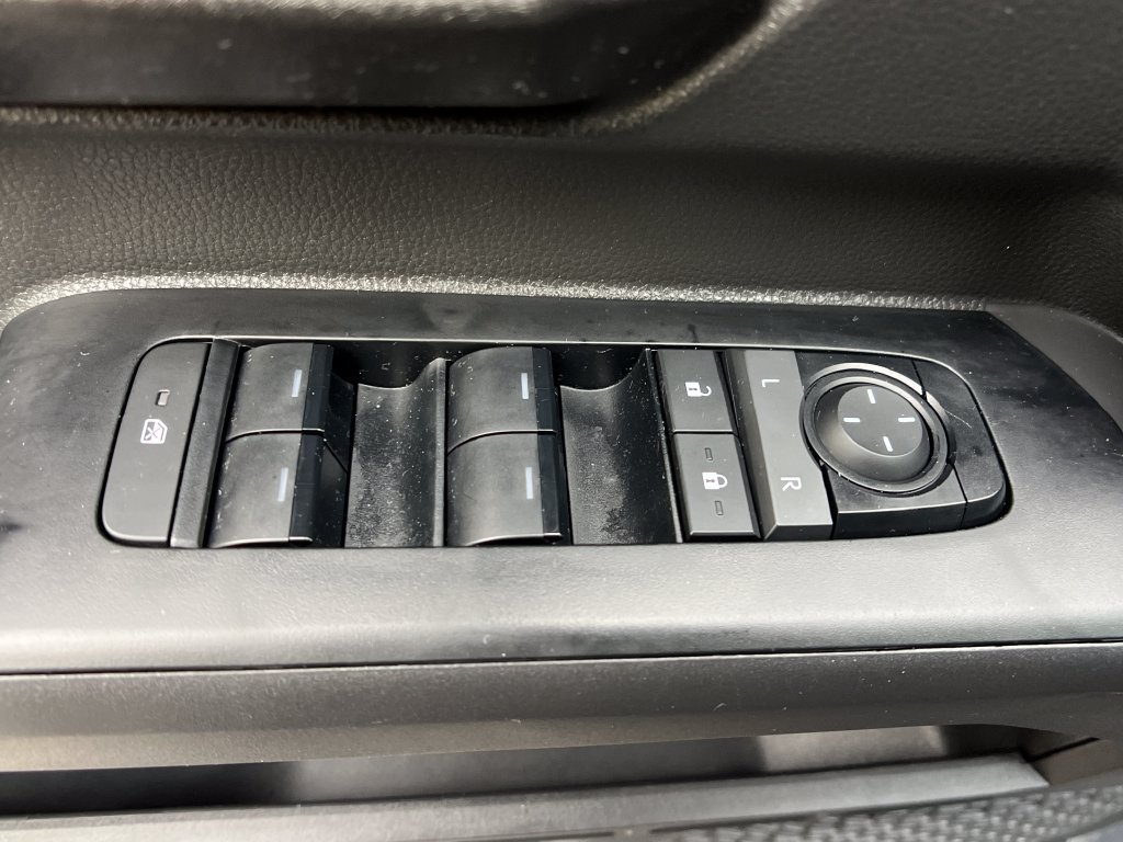 Used 2025 Toyota Tacoma SR5 AWD/4WD image 11