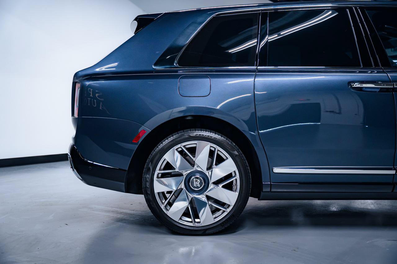 Used 2025 Rolls-Royce Cullinan w/ Dynamic Package AWD/4WD image 11